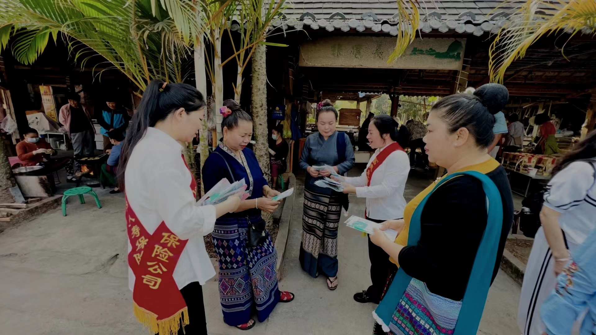 富德生命人寿西双版纳中支开展防范非法集资集中宣传活动