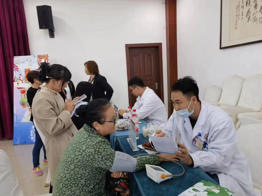 富德生命人寿红河中支开展义诊活动