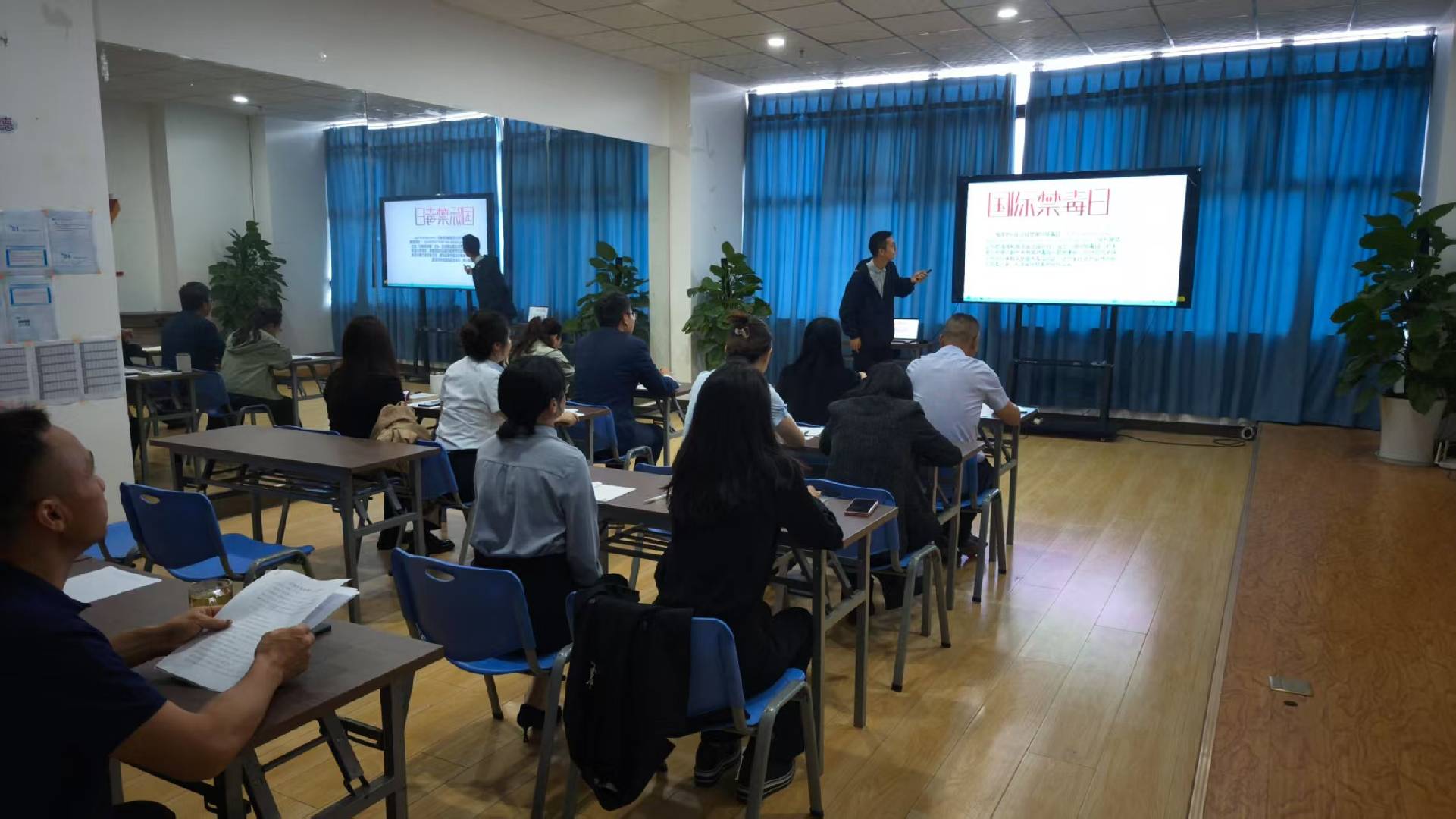 富德生命人寿大理中支开展禁毒反洗钱宣传活动