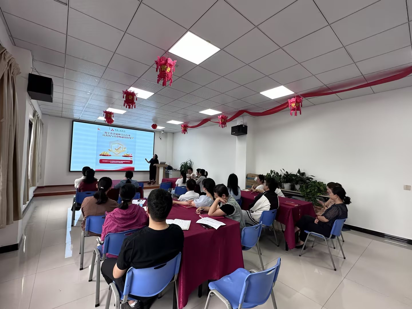 富德生命人寿玉溪中支开展“筑牢贵金属和宝石行业反洗钱与反恐怖融资防线”集中宣导工作
