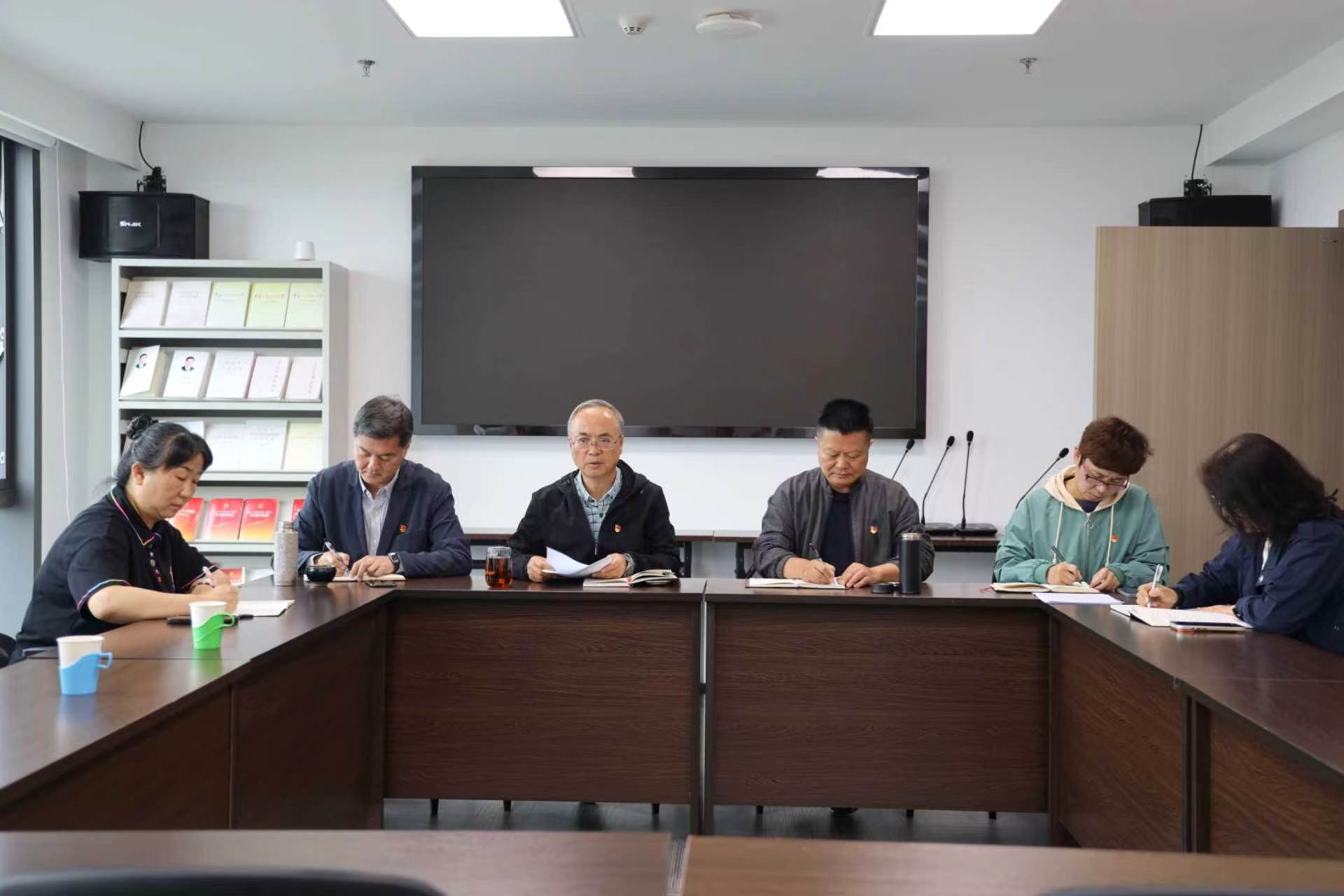 以正确政绩观引领工作落地 支委会定策安全生产与帮扶
